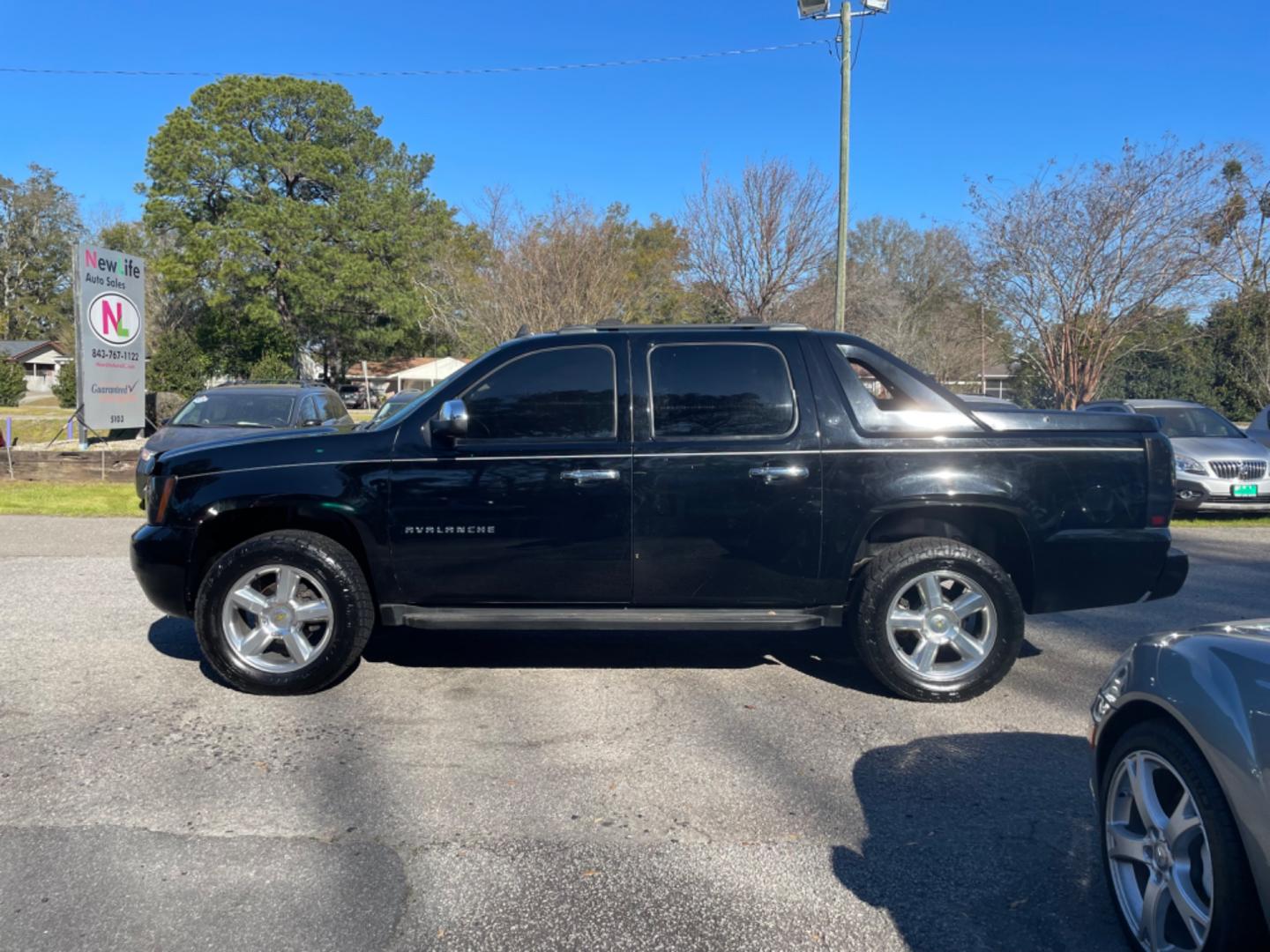 2011 BLACK CHEVROLET AVALANCHE LT (3GNMCFE09BG) with an 5.3L engine, Automatic transmission, located at 5103 Dorchester Rd., Charleston, SC, 29418-5607, (843) 767-1122, 36.245171, -115.228050 - Leather, CD/AUX/Sat, backup Camera, Dual Climate Control, Power Everything (windows, locks, seats, mirrors), All-weather Mats, Keyless Entry, Running Boards, Tow Package, Alloy Wheels. 174k miles Located at New Life Auto Sales! 2023 WINNER for Post & Courier's Charleston's Choice Pre-owned Car Deale - Photo#3